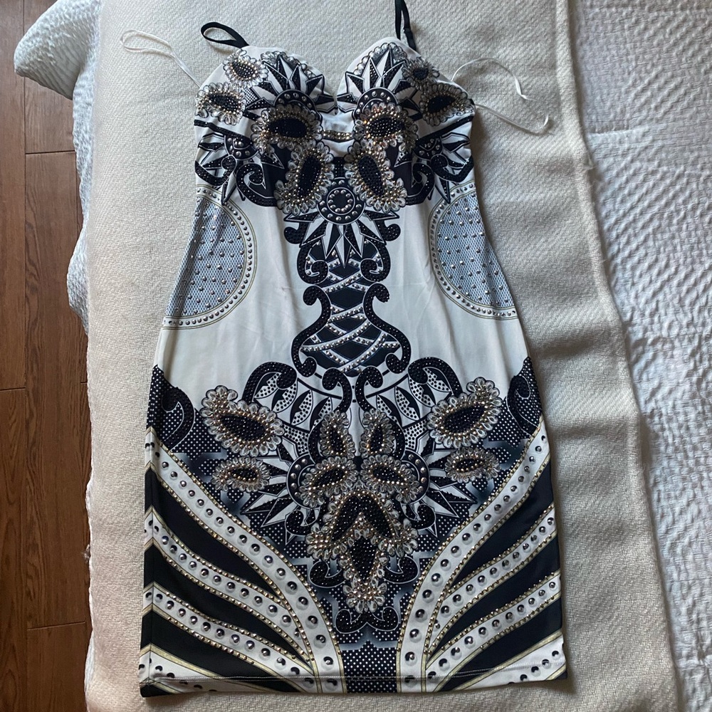 Venus Bejeweled Padded Midi Dress. Size: Medium. Color: White, Black, Gold